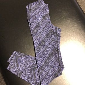 Soft purple & black Old Navy workout leggings